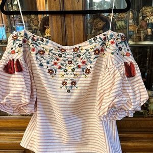 Lulumari floral embroidered TOP